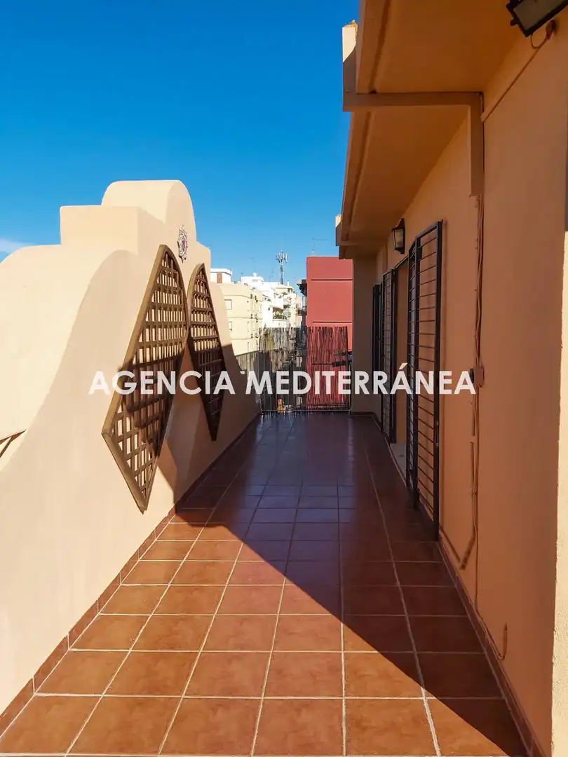 Vista exterior de Àtic de lloguer en Burjassot amb Aire condicionat, Calefacció i Terrassa