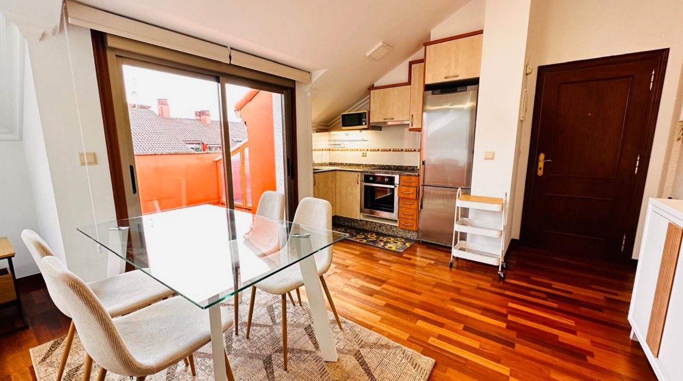 Cuina de Àtic de lloguer en Gondomar amb Calefacció, Terrassa i Moblat