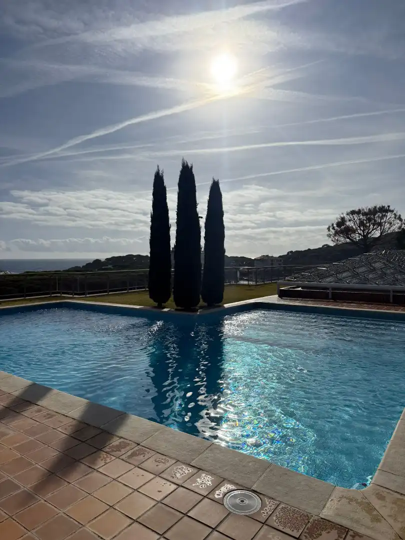 Piscina de Piso en venta en Castell d'Aro, Platja d'Aro i s'Agaró con Terraza, Trastero y Alarma