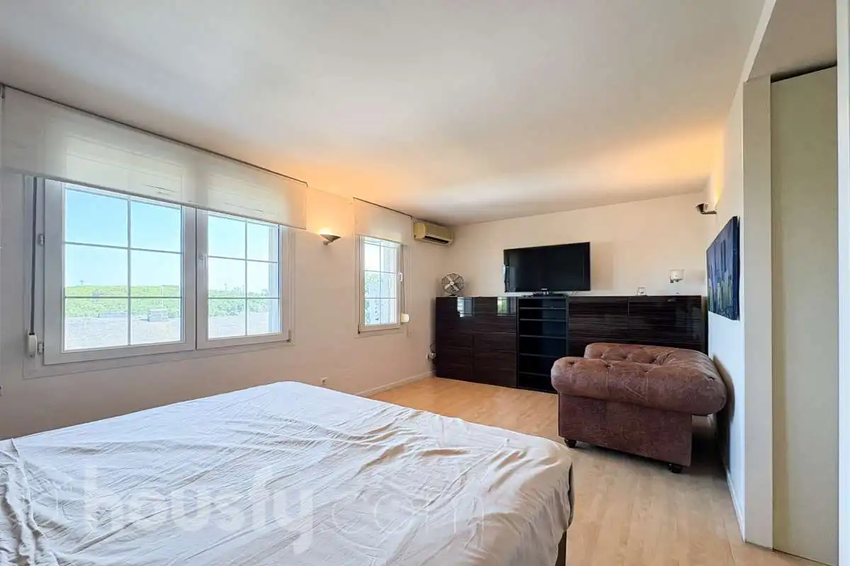 Habitación de Casa o chalet en venta en Girona con Aire acondicionado, Calefacción y Jardín privado