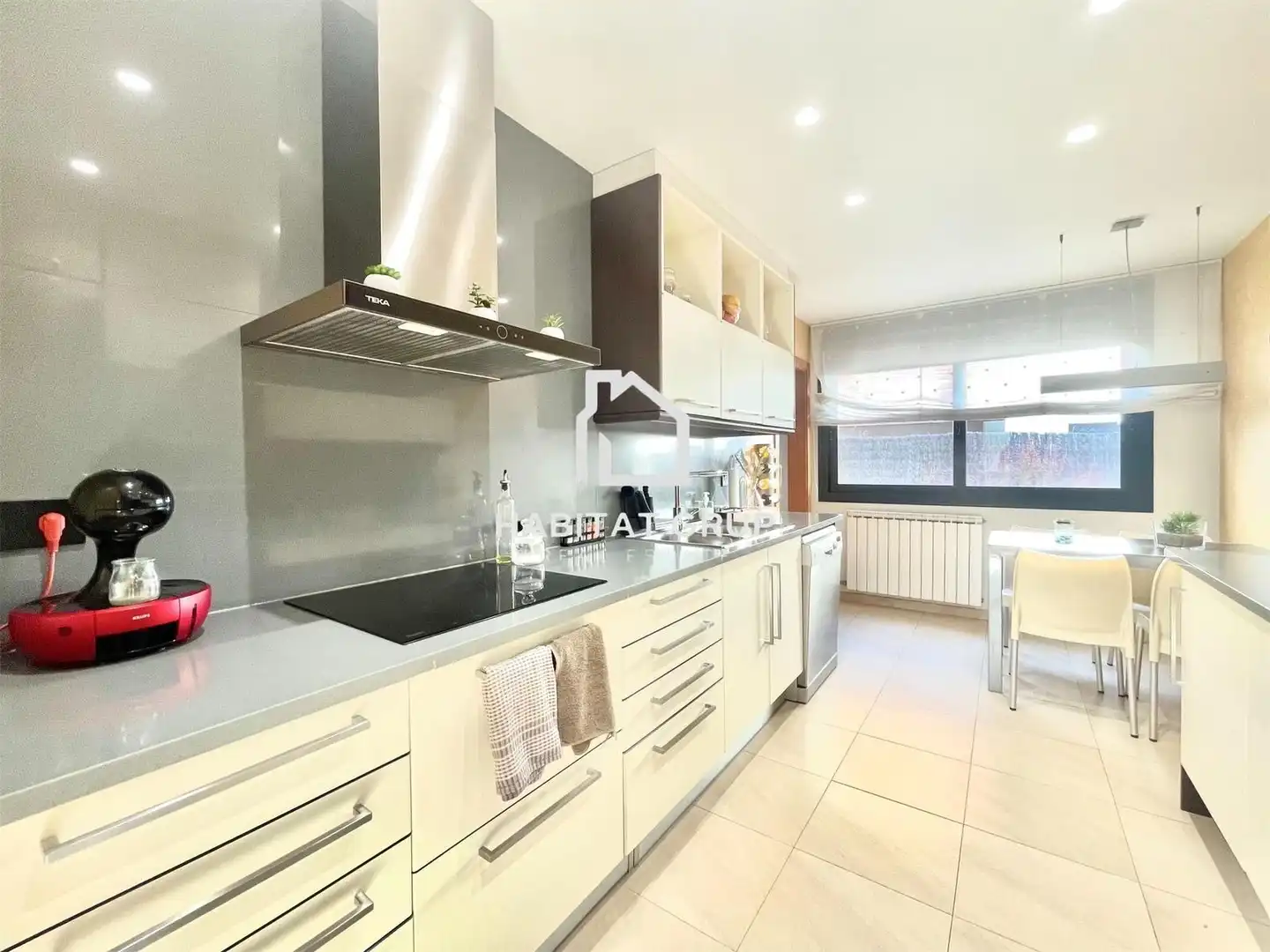 Cocina de Casa o chalet en venta en Medinyà con Aire acondicionado, Calefacción y Jardín privado