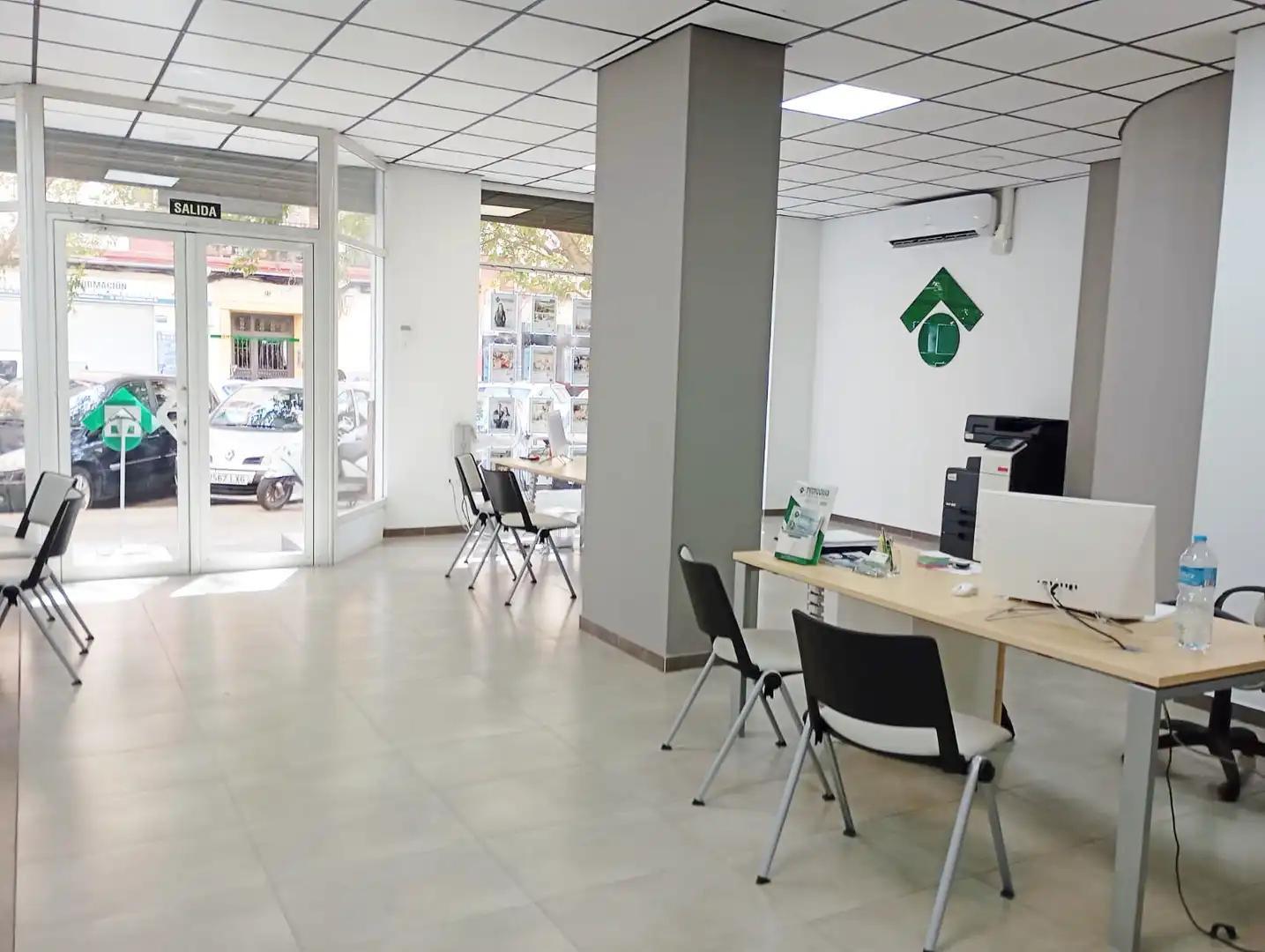 Local comercial en venda a Carrer de Jerónima Galés 26
