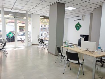 Business premises for sale in Carrer de Jerónima Galés 26