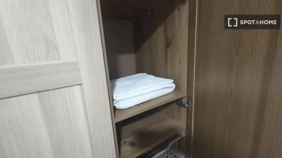 Bedroom of Flat for share in Bilbao   with Air Conditioner, Heating and Furnished