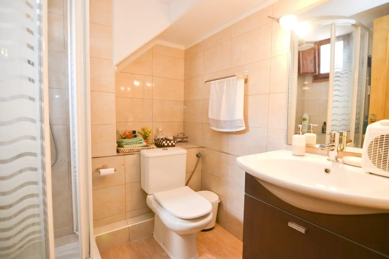 Baño de Casa adosada en venta en Navalcarnero con Aire acondicionado, Calefacción y Jardín privado