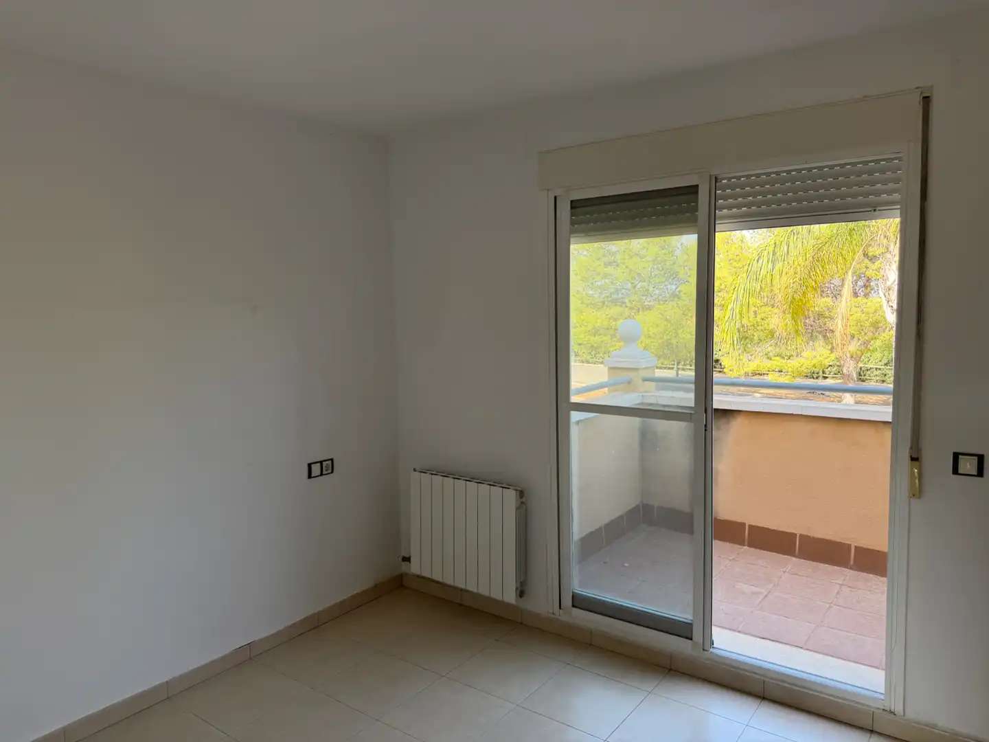 Habitación de Casa adosada en venta en Murcia con Aire acondicionado, Calefacción y Jardín privado