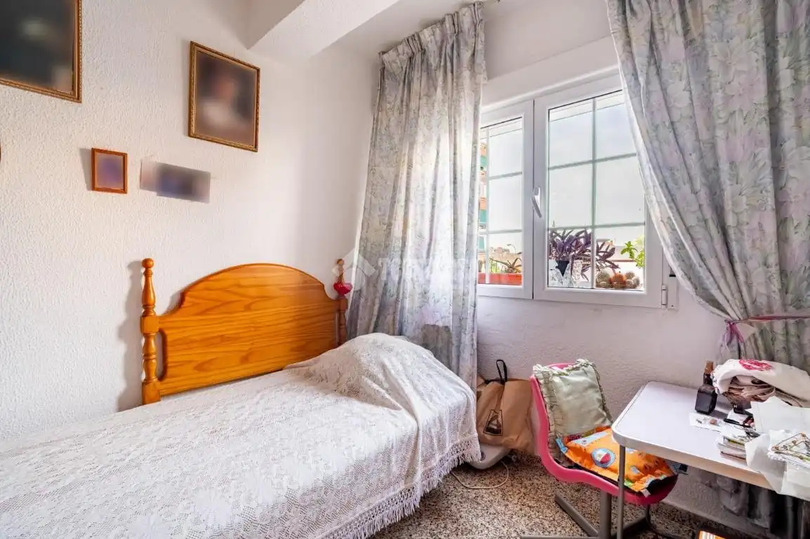 Bedroom of Flat for sale in Granada  with Air Conditioner, Heating and Terrace