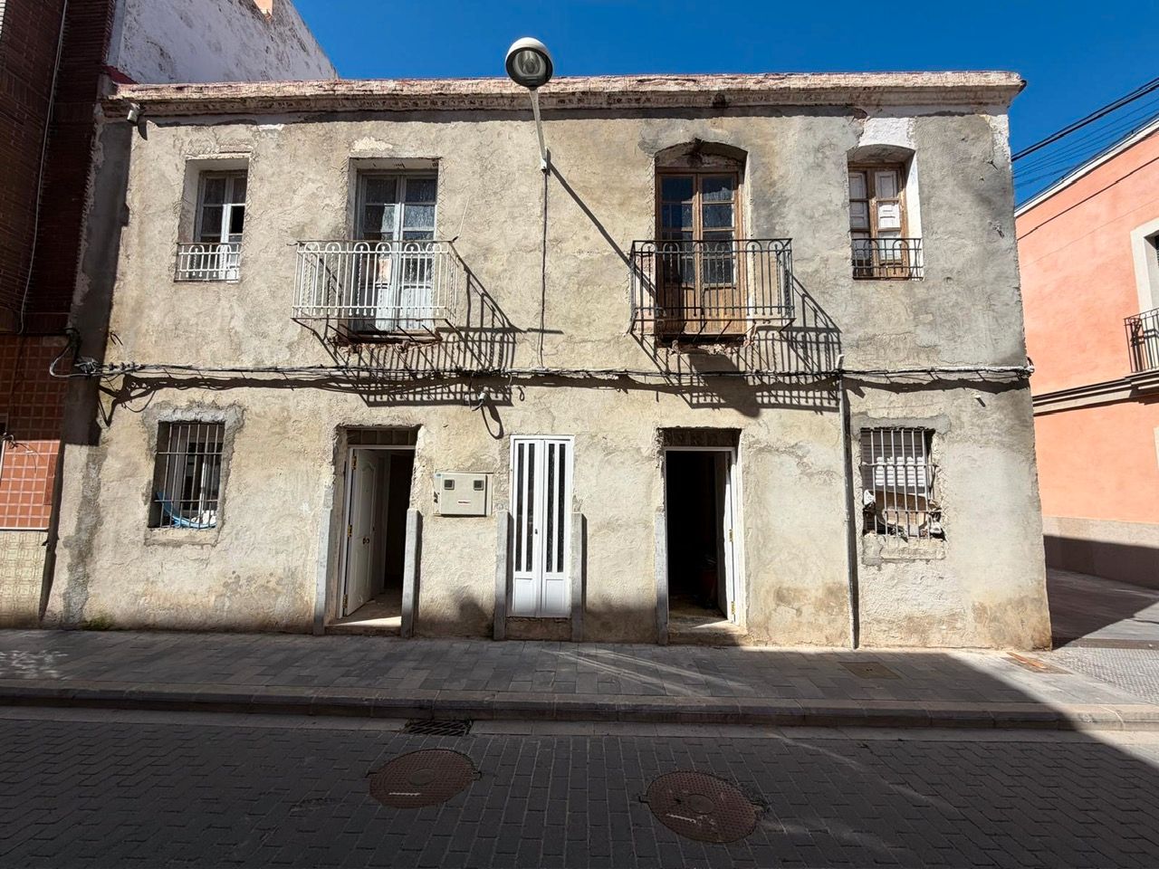 Vista exterior de Edificio en venta en Sagunto / Sagunt