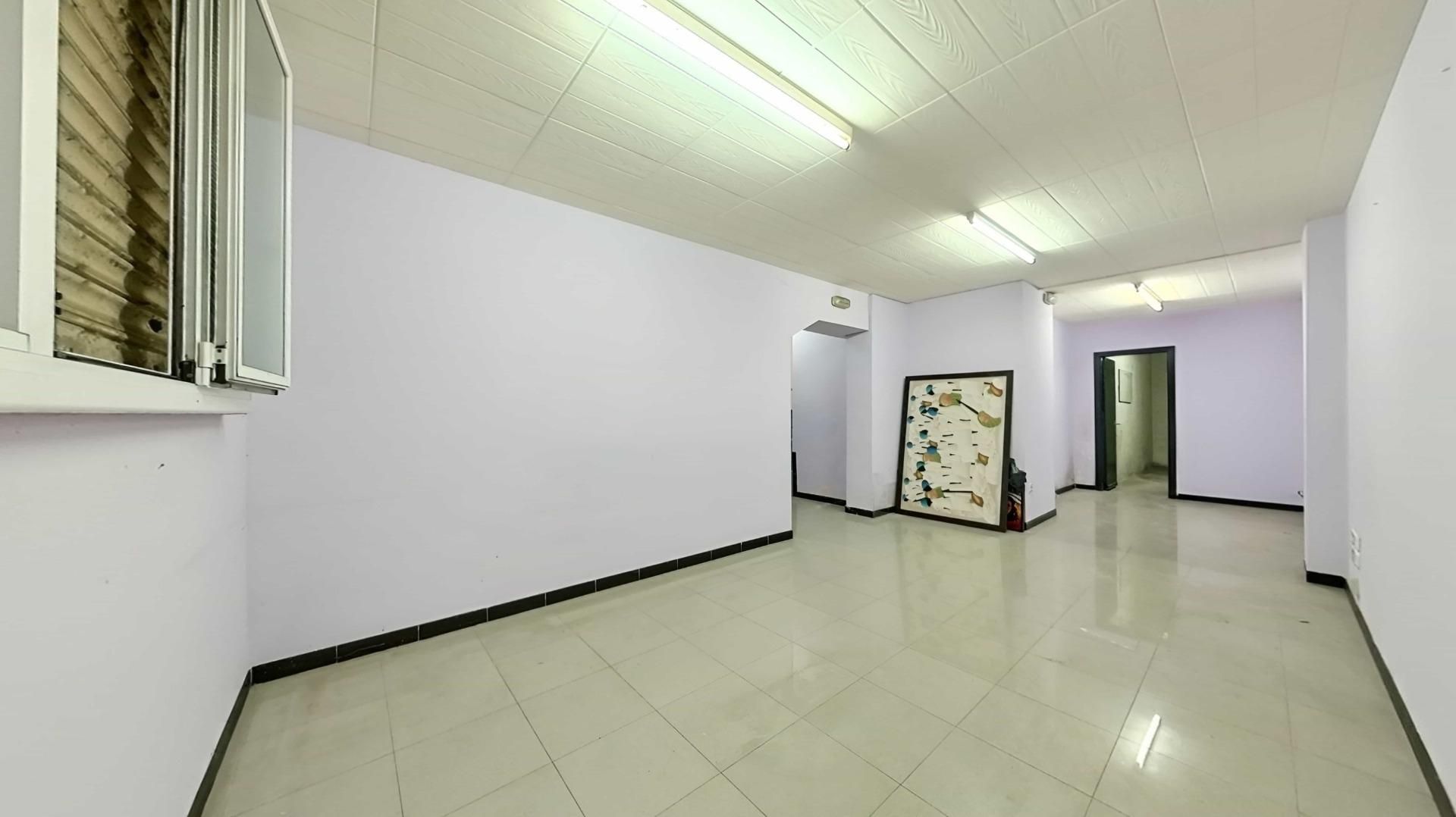 Office to rent in Badalona  with Air Conditioner, Heating and Storage room