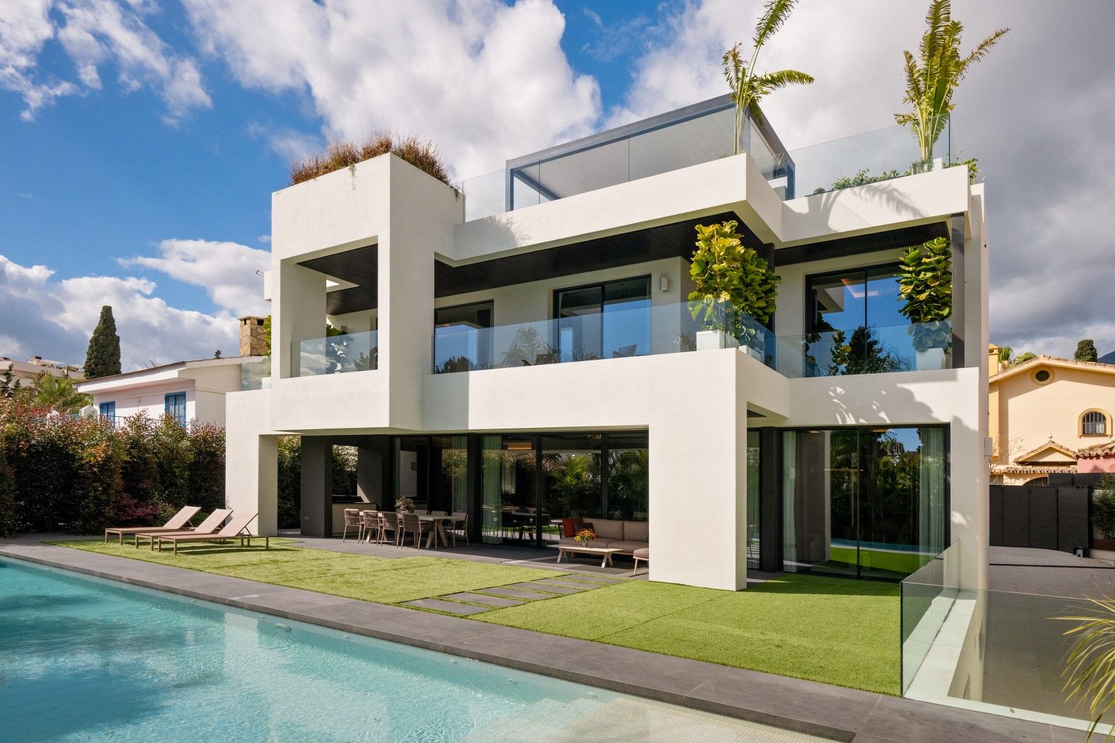 Vista exterior de Casa o chalet en venta en Marbella con Aire acondicionado, Jardín privado y Terraza