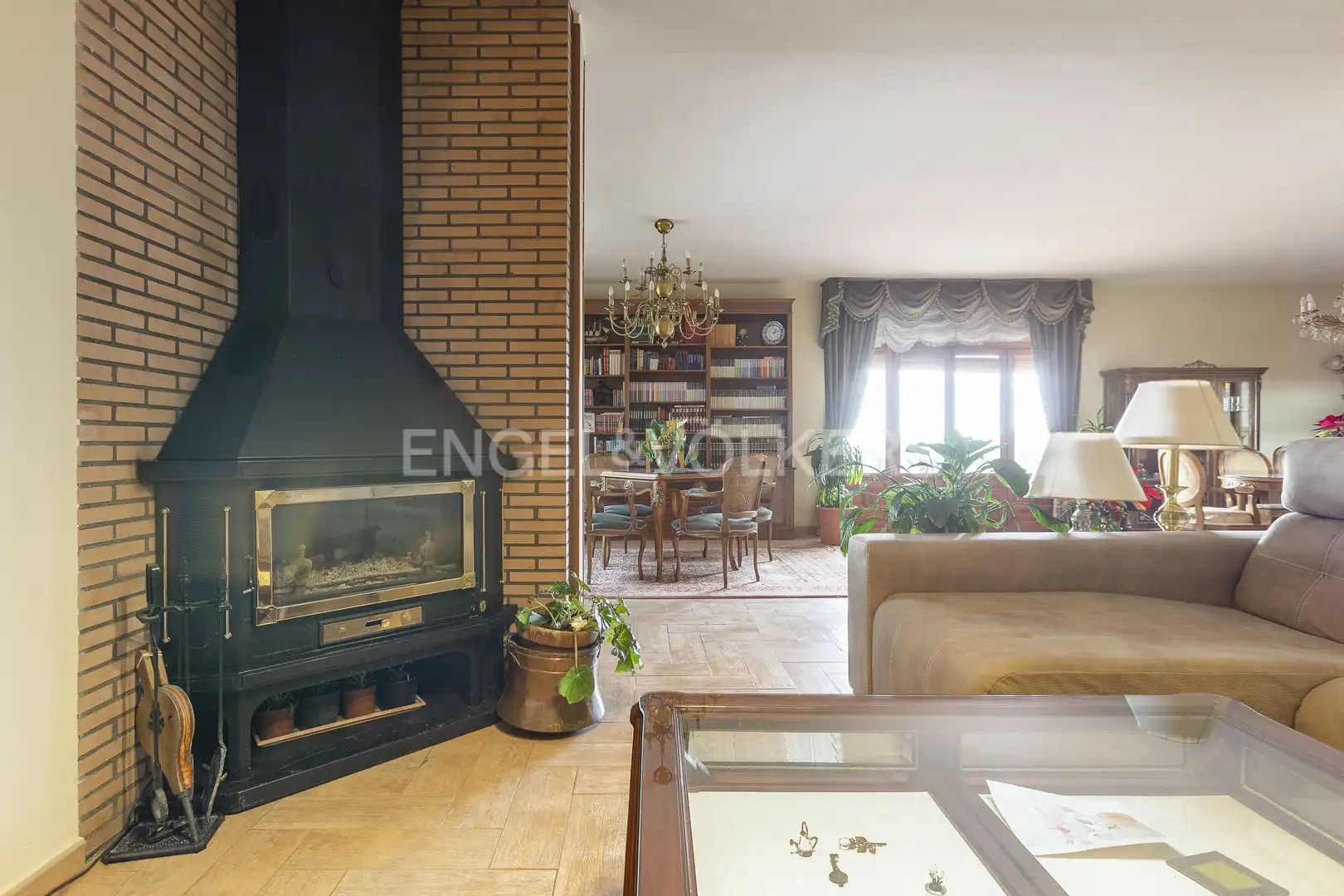 Sala d'estar de Casa o xalet en venda en Valdemorillo amb Calefacció, Jardí privat i Terrassa