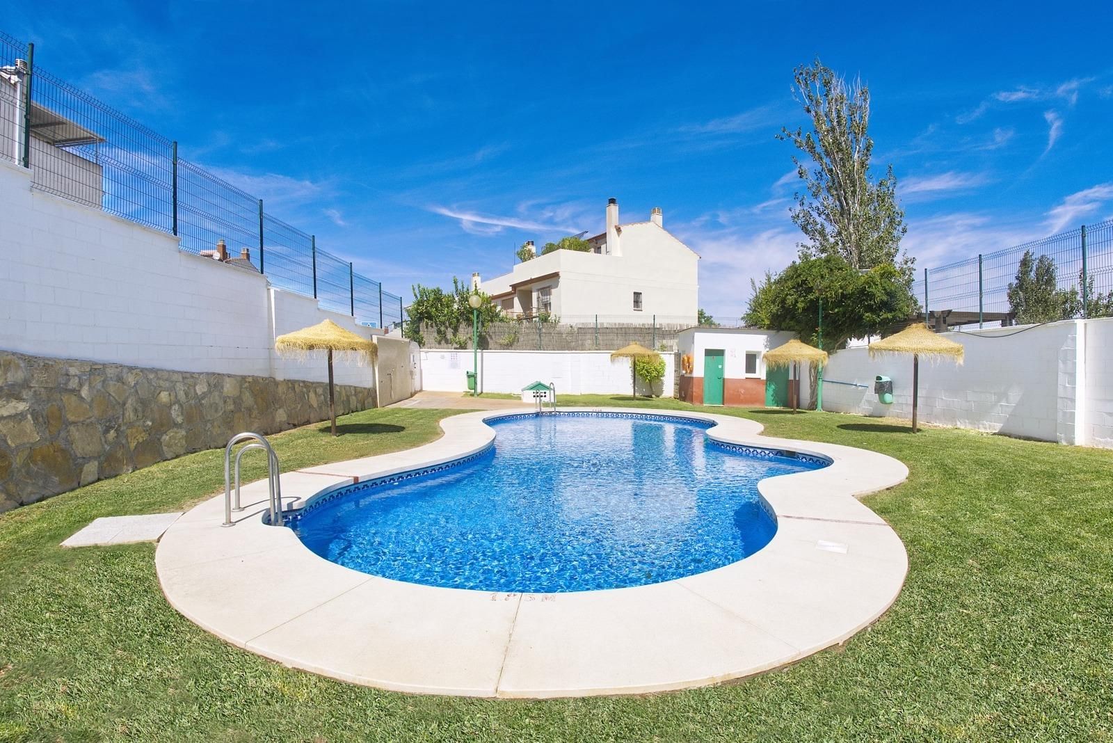 Piscina de Casa adosada en venda en Cártama amb Aire condicionat i Piscina comunitària