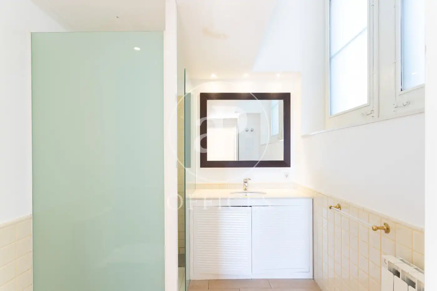 Badezimmer von Büro zur Miete in Barcelona mit Heizung