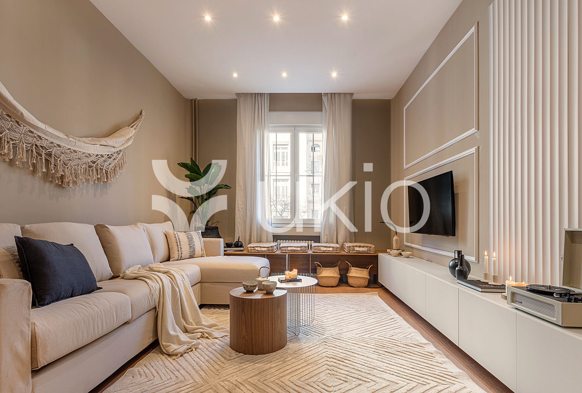 Sala d'estar de Apartament de lloguer en  Madrid Capital amb Aire condicionat, Calefacció i Moblat