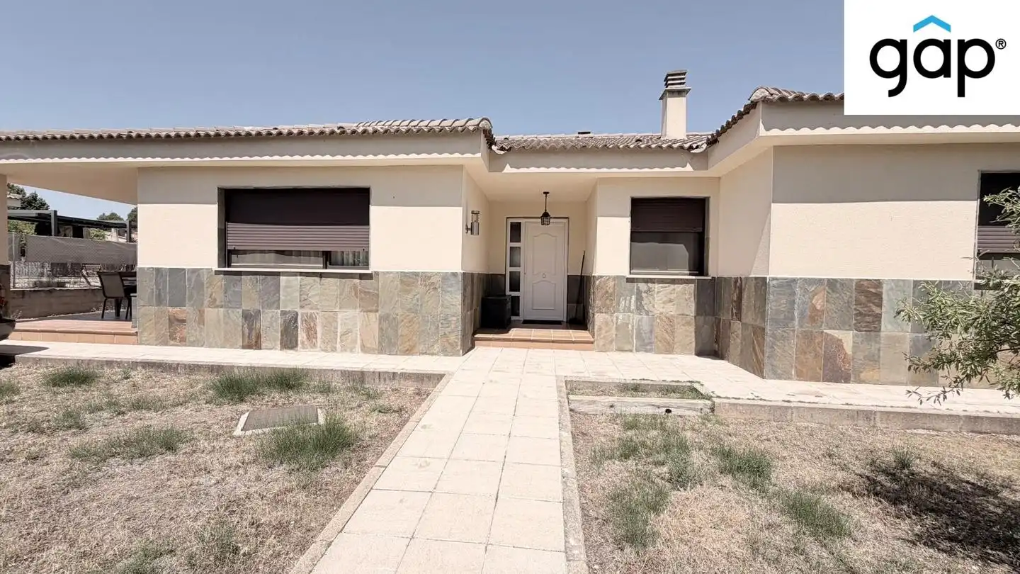 Exterior view of Houses for sale in Arcas del Villar  with Heating, Private garden and Furnished