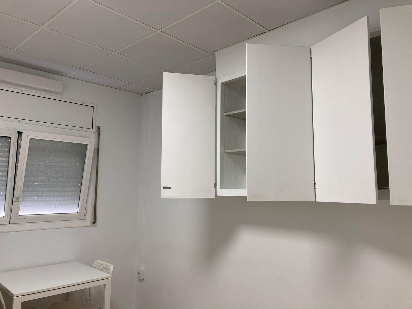 Kitchen of Box room to rent in Llinars del Vallès