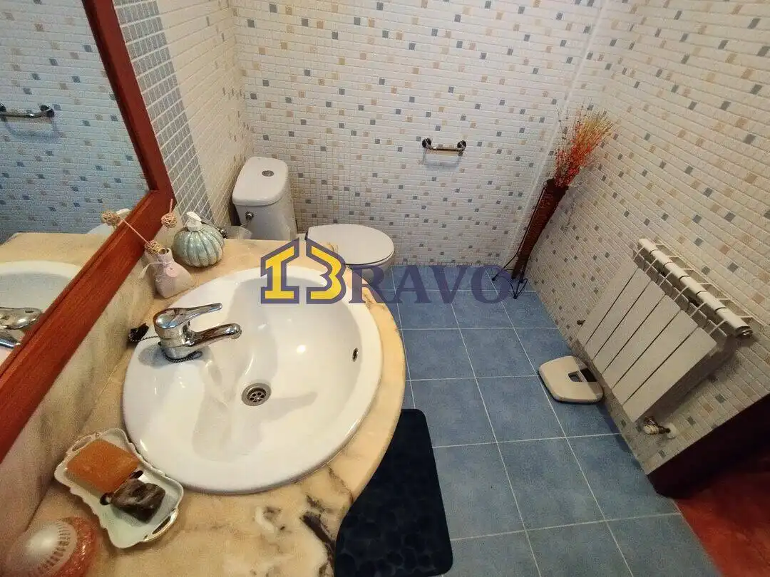Baño de Casa adosada en venta en Medina de Pomar con Calefacción, Jardín privado y Terraza