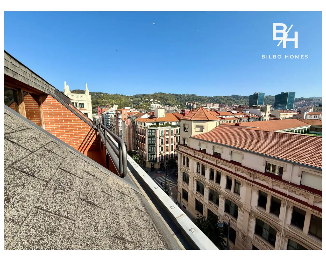 Vista exterior de Oficina en venta en Abando - Albia