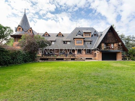 Vista exterior de Casa o xalet en venda en Villanueva de la Cañada amb Calefacció, Jardí privat i Parquet