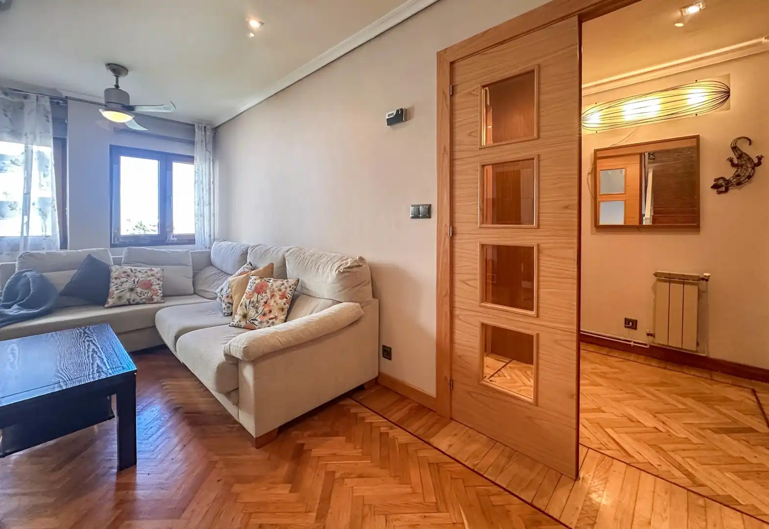 Sala de estar de Dúplex en venta en Santa Cruz de Bezana con Calefacción y Amueblado
