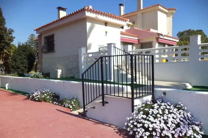 Vista exterior de Casa o xalet en venda en Mutxamel amb Calefacció, Jardí privat i Terrassa