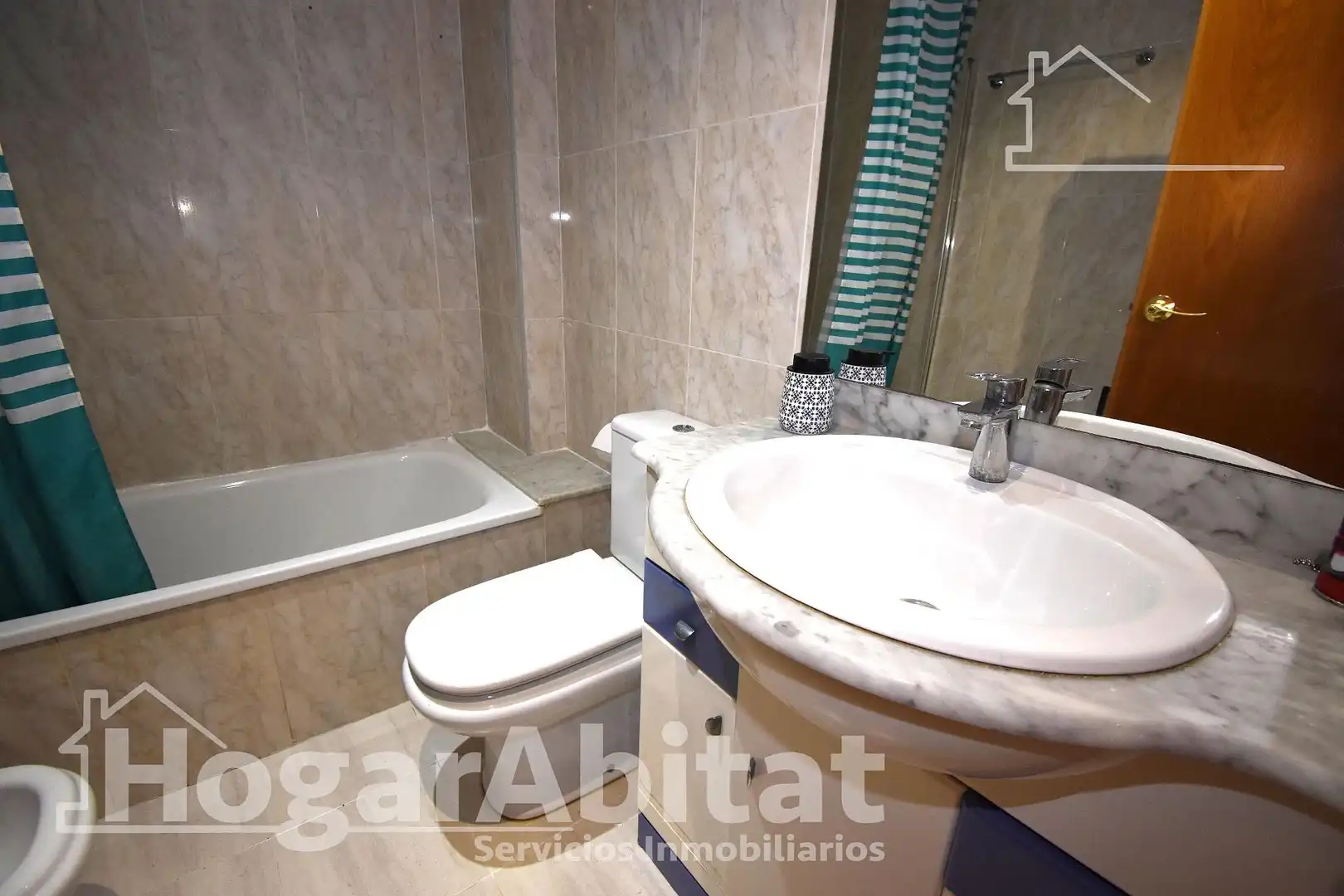 Bathroom of Flat for sale in Moncada  with Air Conditioner, Storage room and Balcony