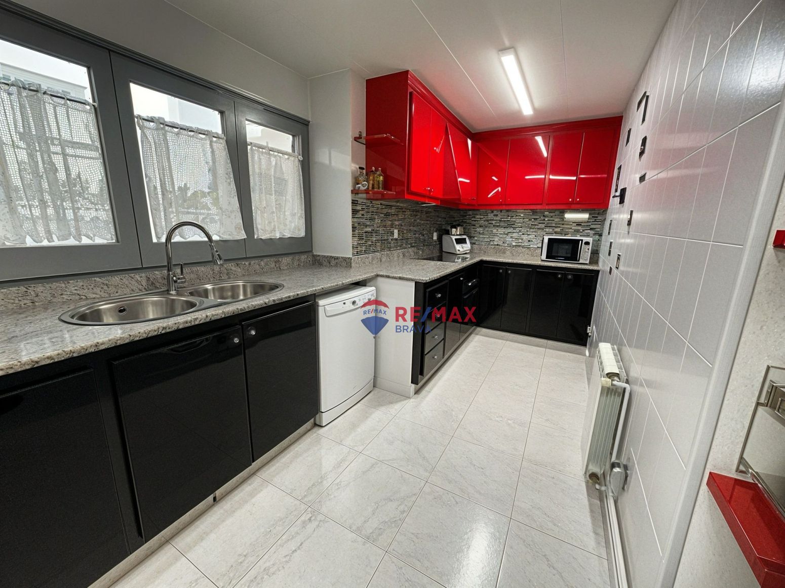 Cuina de Àtic en venda en Girona Capital amb Aire condicionat, Calefacció i Terrassa