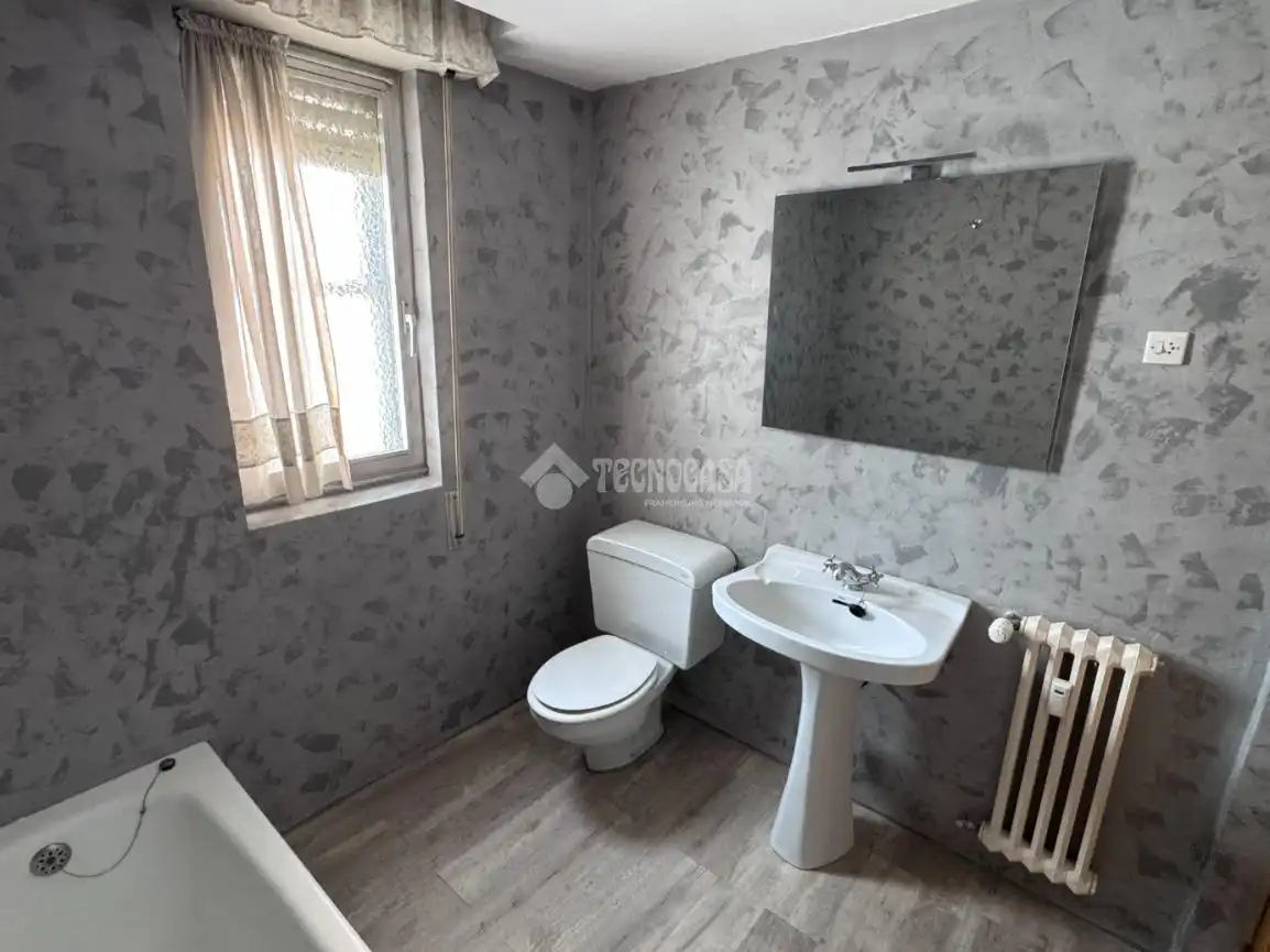 Baño de Piso en venta en León Capital  con Calefacción y Parquet