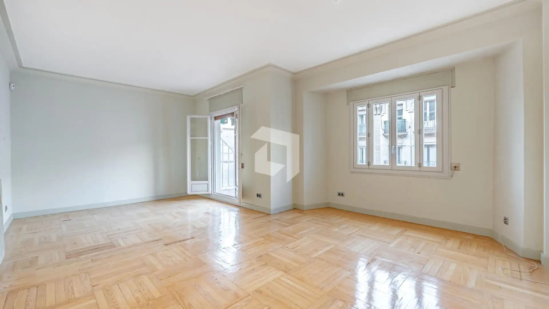 Sala de estar de Piso en venta en  Madrid Capital con Aire acondicionado, Calefacción y Parquet