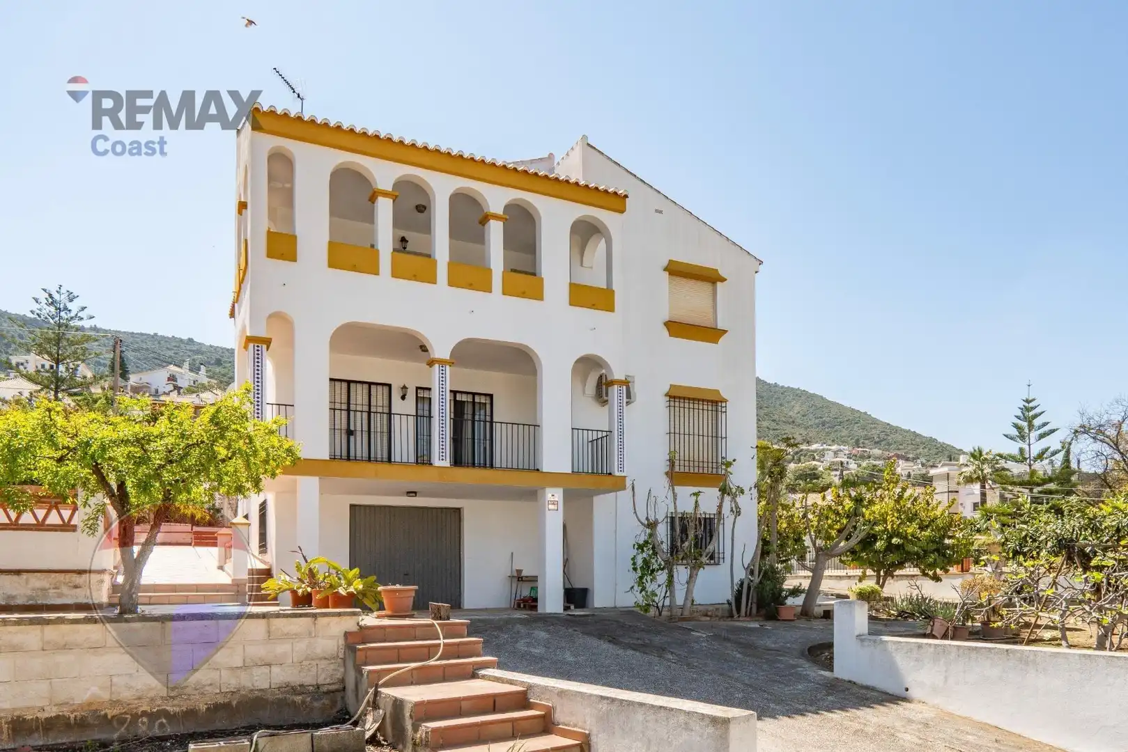 Vista exterior de Casa o xalet en venda en Alhaurín de la Torre amb Piscina comunitària