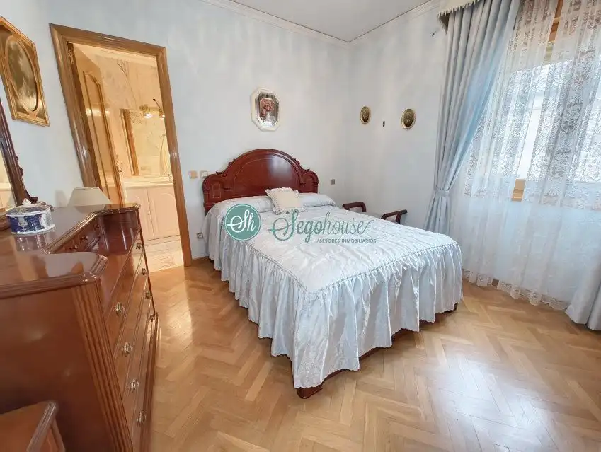 Habitación de Piso en venta en Segovia con Calefacción, Trastero y Balcón