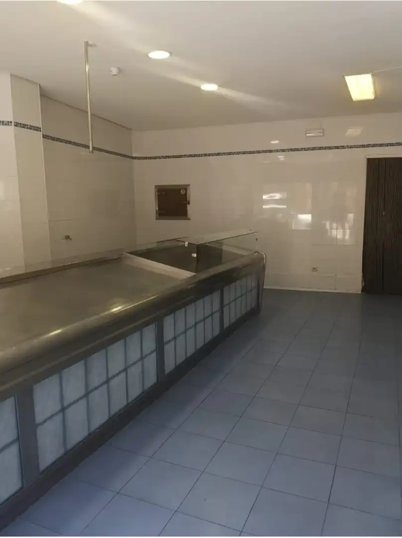 Gewerbefläche zum Verkauf in Calle del Puente la Reina
