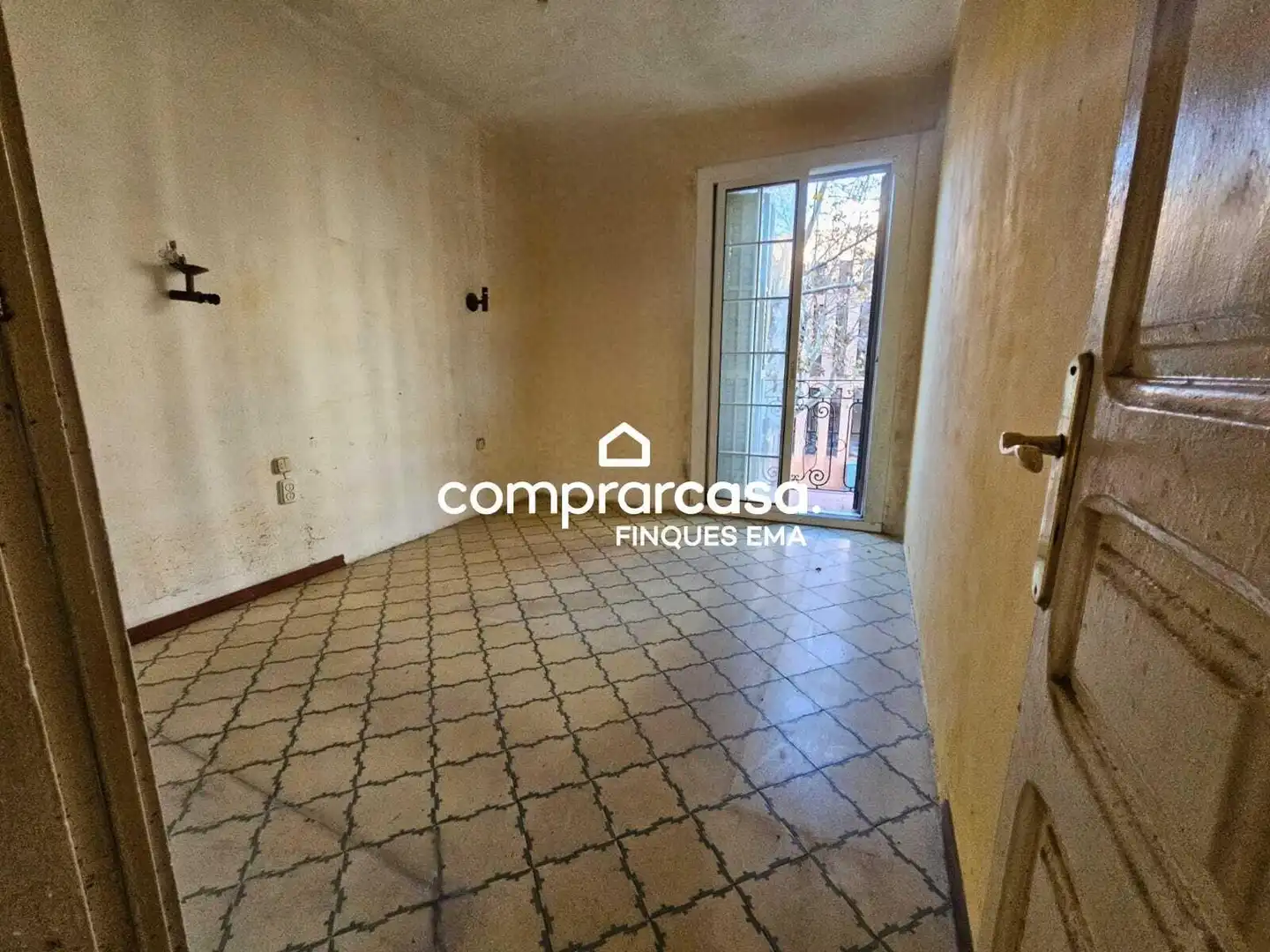 Vista exterior de Piso en venta en Barcelona con Balcón