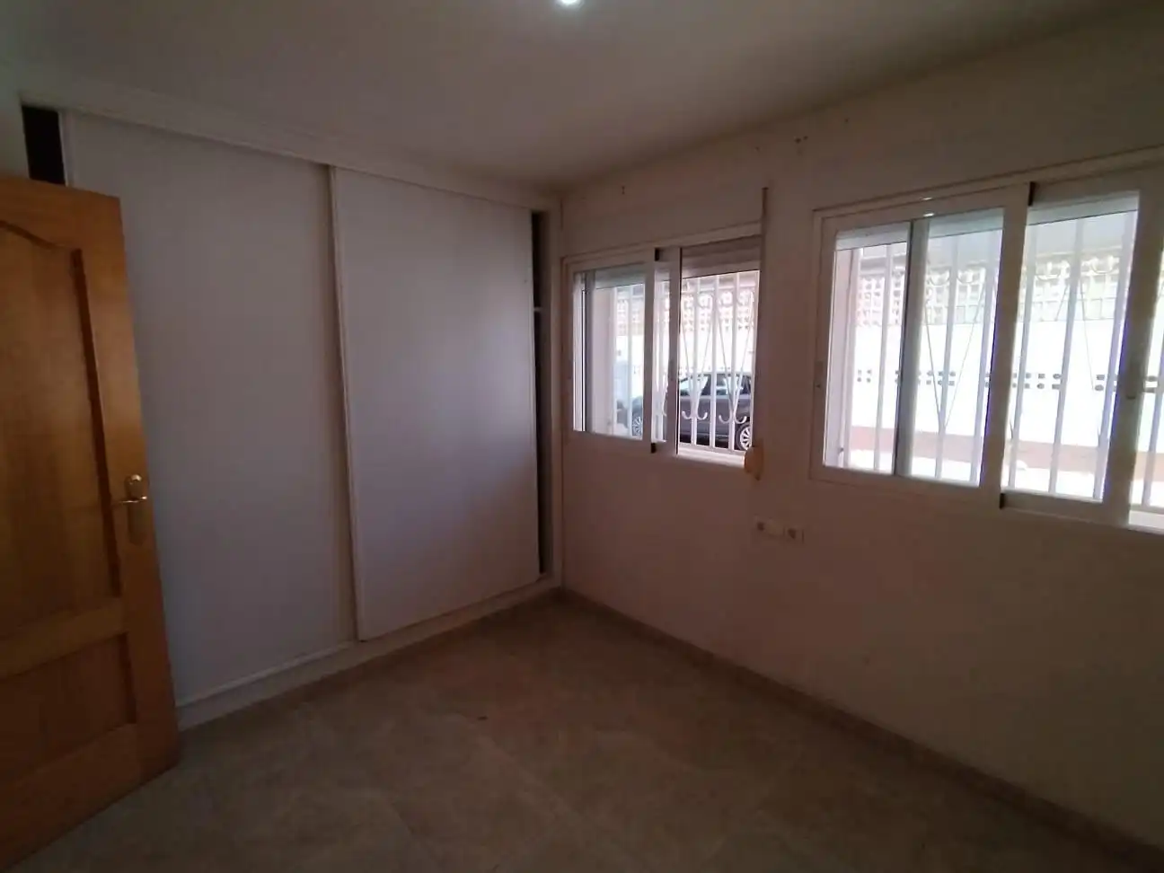 Habitación de Apartamento en venta en Benidorm con Jardín privado, Terraza y Piscina comunitaria