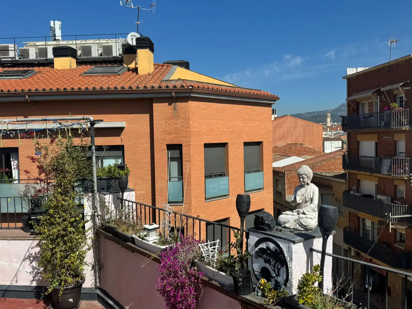 Vista exterior de Pis en venda en Terrassa amb Terrassa, Traster i Balcó