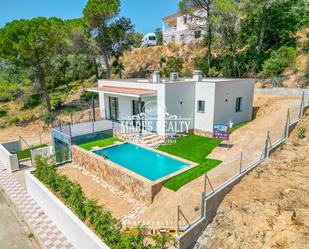 Vista exterior de Casa o xalet de lloguer en Lloret de Mar amb Aire condicionat, Terrassa i Piscina