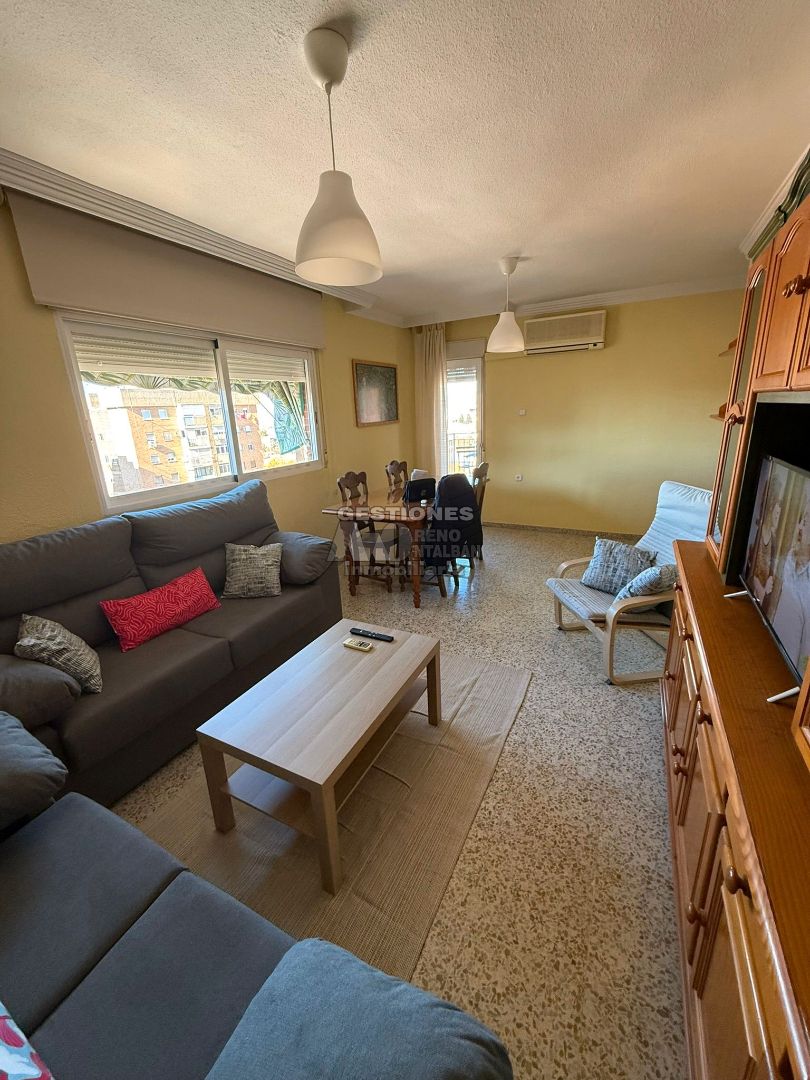 Living room of Flat to rent in  Granada Capital  with Air Conditioner, Furnished and Oven