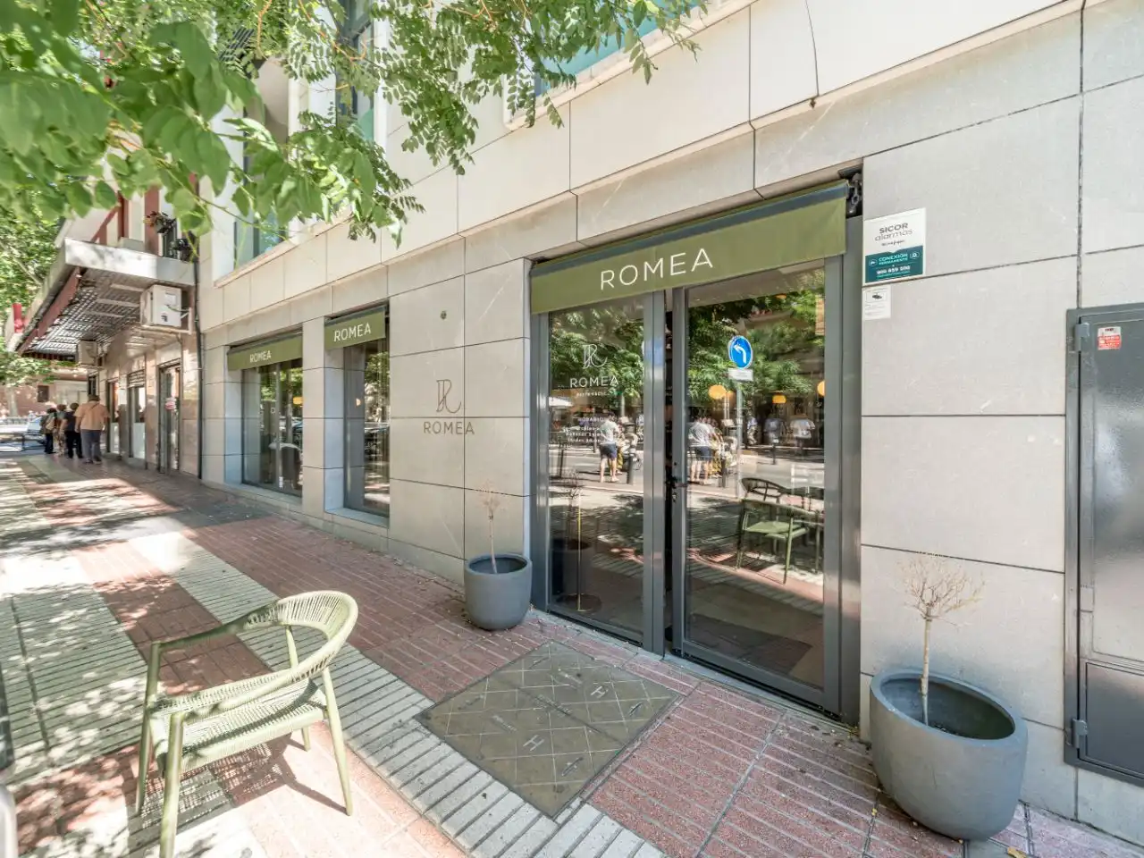 Vista exterior de Local en traspaso en Madrid con Aire acondicionado, Calefacción y Terraza
