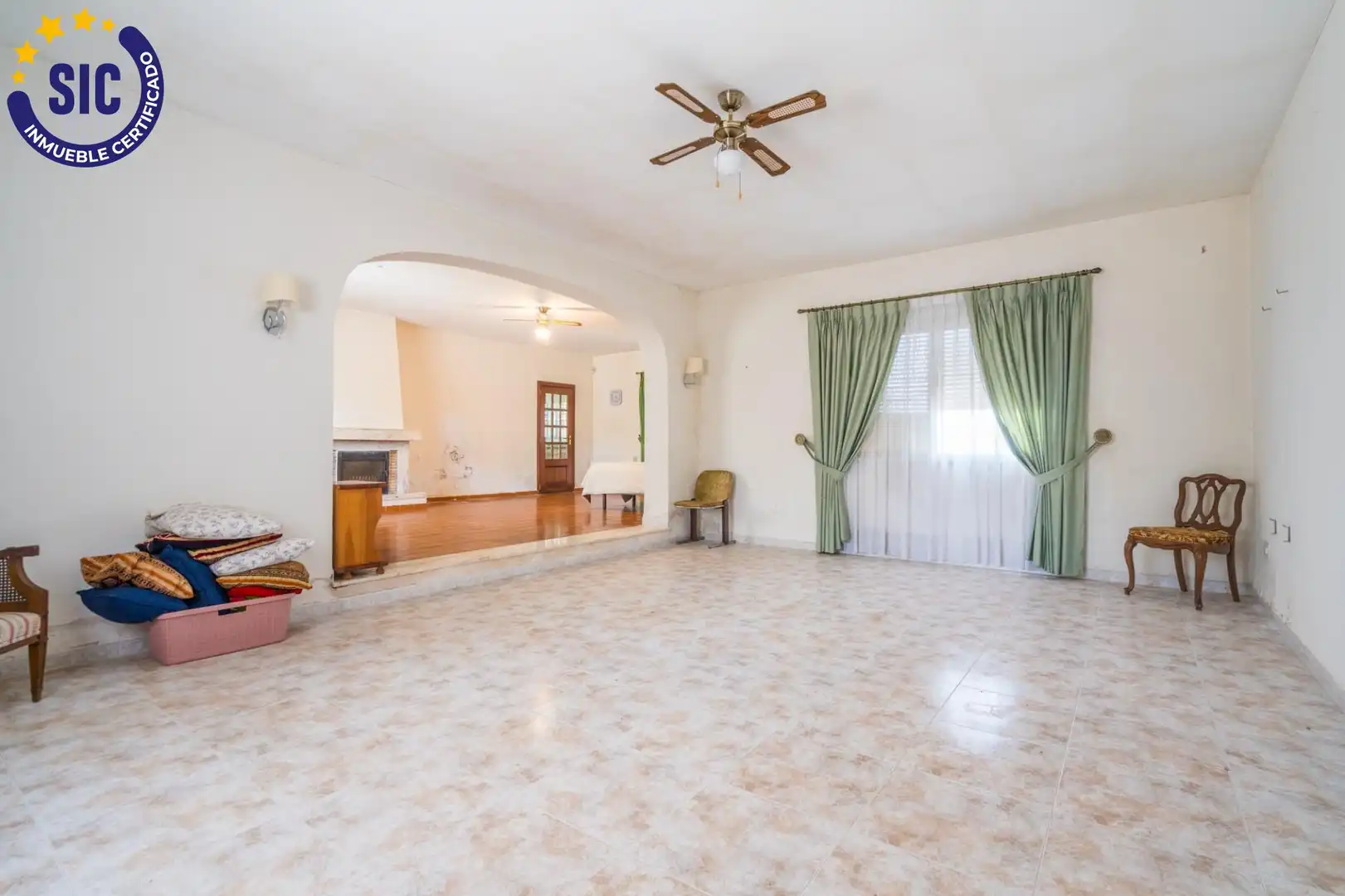 Sala de estar de Casa o chalet en venta en Serra con Aire acondicionado, Calefacción y Jardín privado