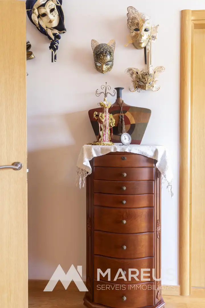 Dormitori de Àtic en venda en Vic amb Calefacció, Parquet i Terrassa