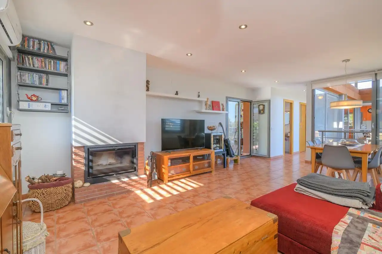 Sala de estar de Casa o chalet en venta en Vallirana con Aire acondicionado y Balcón