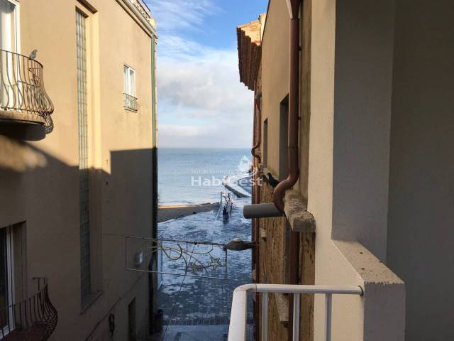 Piso en Alquiler en Calle ALFOLI en Nucli Antic