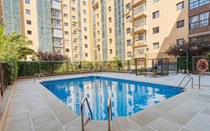Swimming pool of Flat for sale in  Madrid Capital  with Heating, Private garden and Terrace