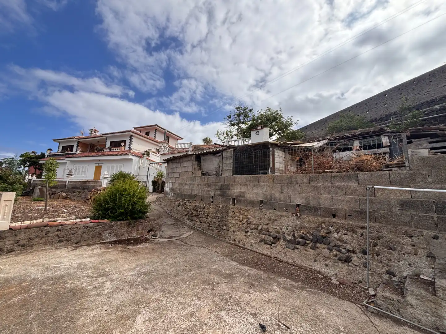Vista exterior de Casa o xalet en venda en Icod de los Vinos amb Jardí privat, Terrassa i Traster