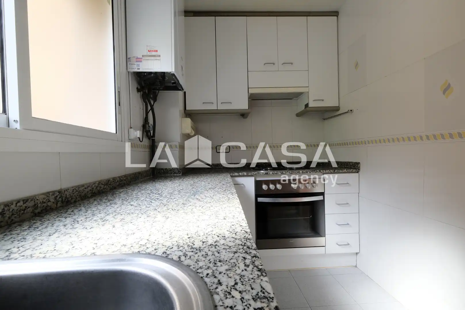 Cocina de Piso en venta en Barcelona con Calefacción y Balcón