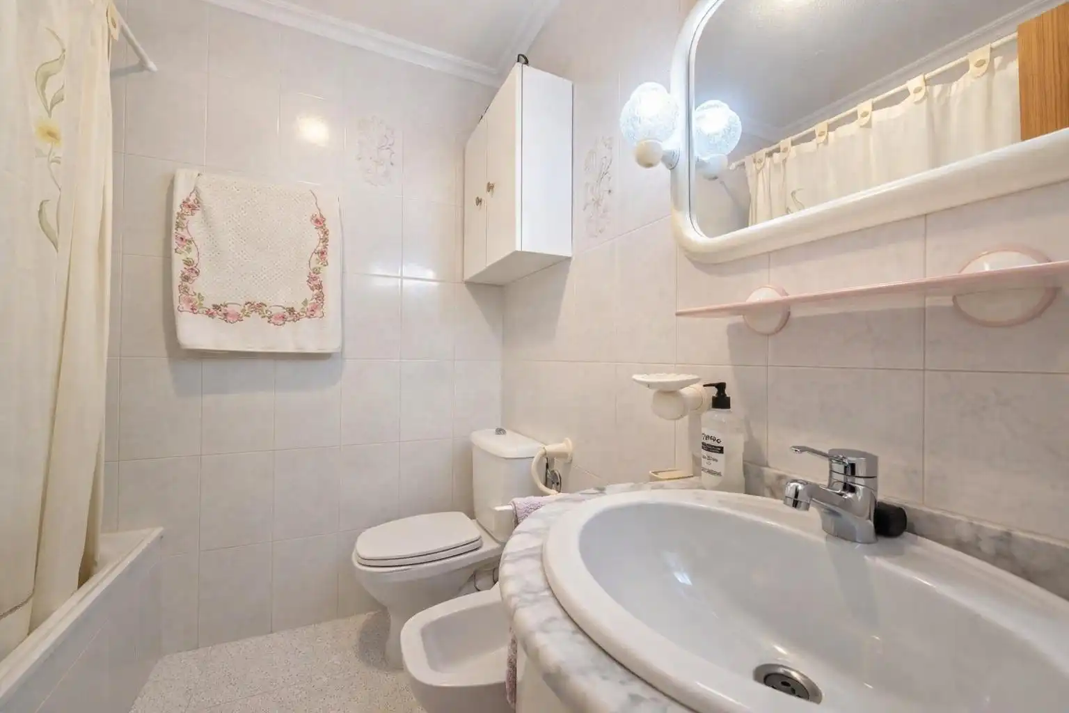 Baño de Apartamento en venta en Elche / Elx con Trastero y Balcón