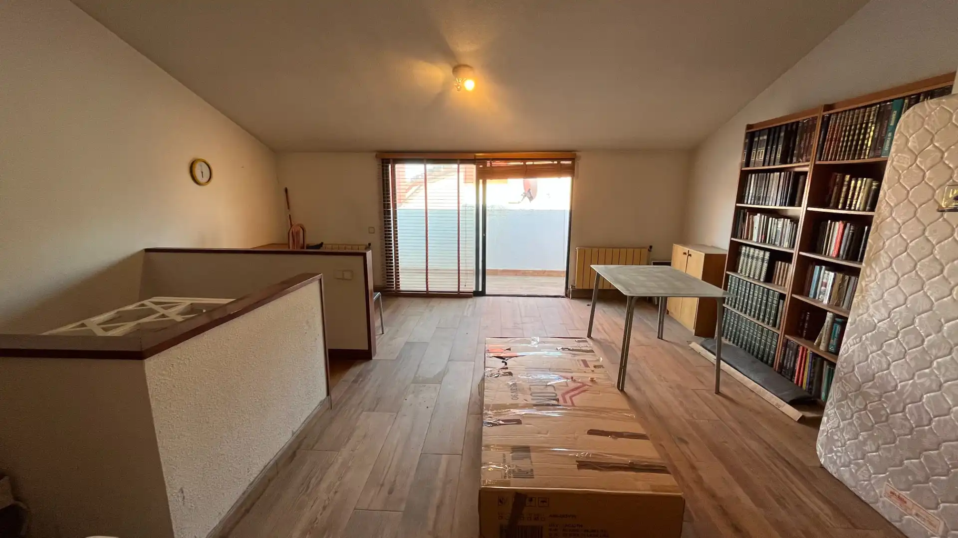 Sala d'estar de Casa adosada en venda en Villanueva del Pardillo amb Aire condicionat, Calefacció i Jardí privat