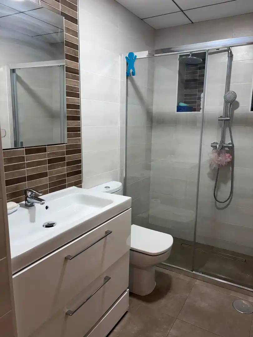 Baño de Piso en venta en Elche / Elx con Aire acondicionado, Calefacción y Jardín privado