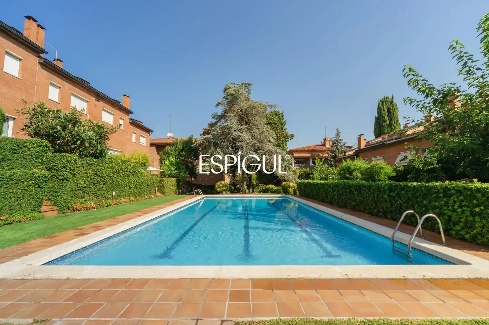 Piscina de Casa adosada en venta en Sant Cugat del Vallès con Aire acondicionado, Calefacción y Terraza
