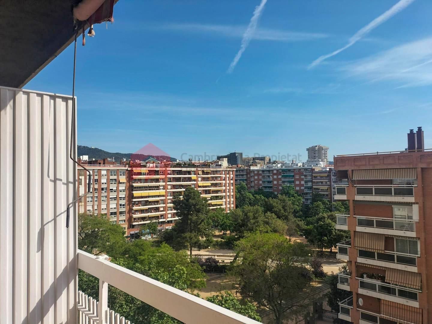 Vista exterior de Pis en venda en  Barcelona Capital amb Terrassa i Balcó